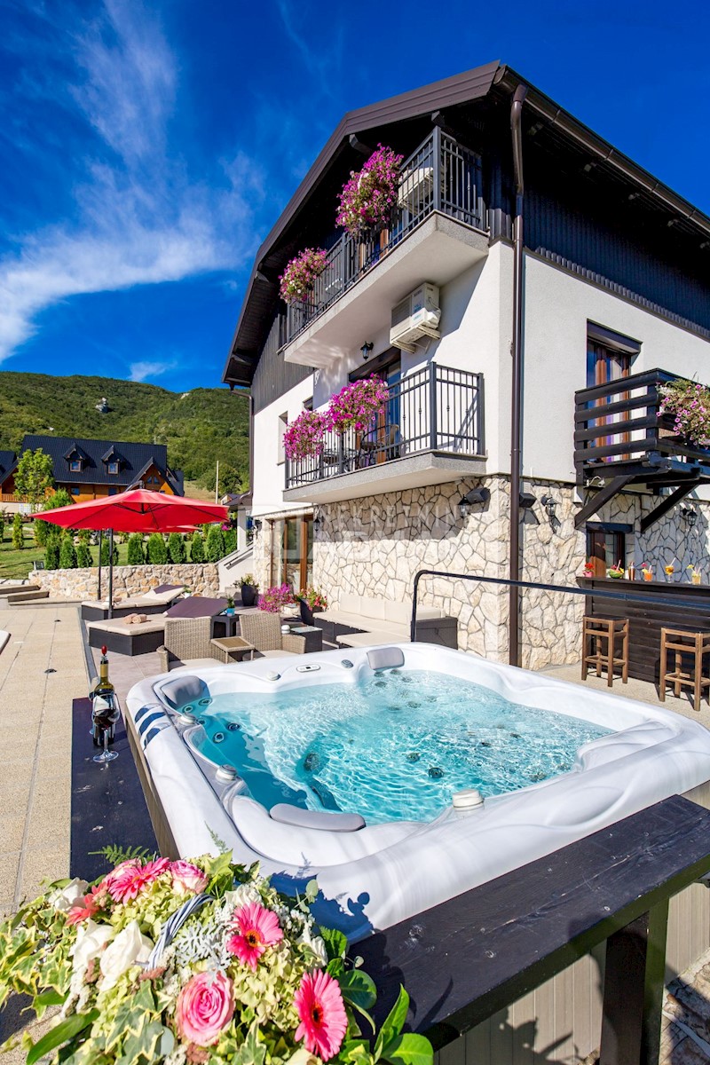 PLITVICE-CASA DI LUSSO CON PISCINA E AMPIO GIARDINO