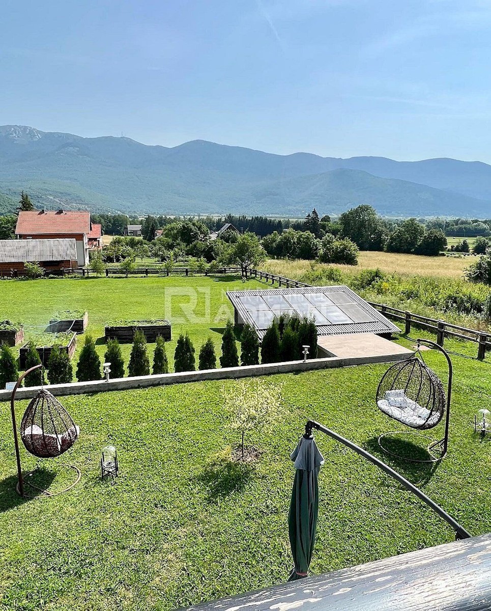 PLITVICE-CASA DI LUSSO CON PISCINA E AMPIO GIARDINO