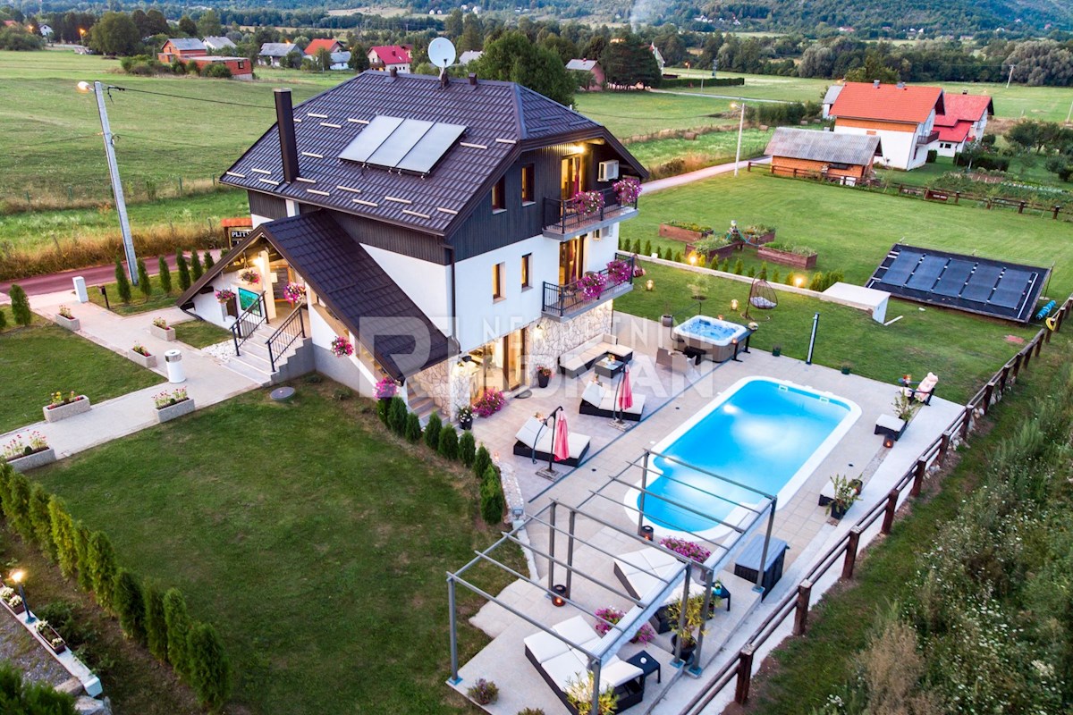 PLITVICE-CASA DI LUSSO CON PISCINA E AMPIO GIARDINO