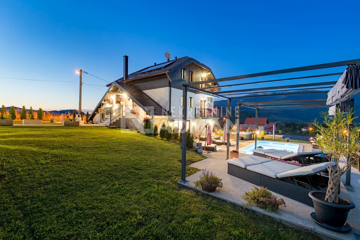 PLITVICE-CASA DI LUSSO CON PISCINA E AMPIO GIARDINO