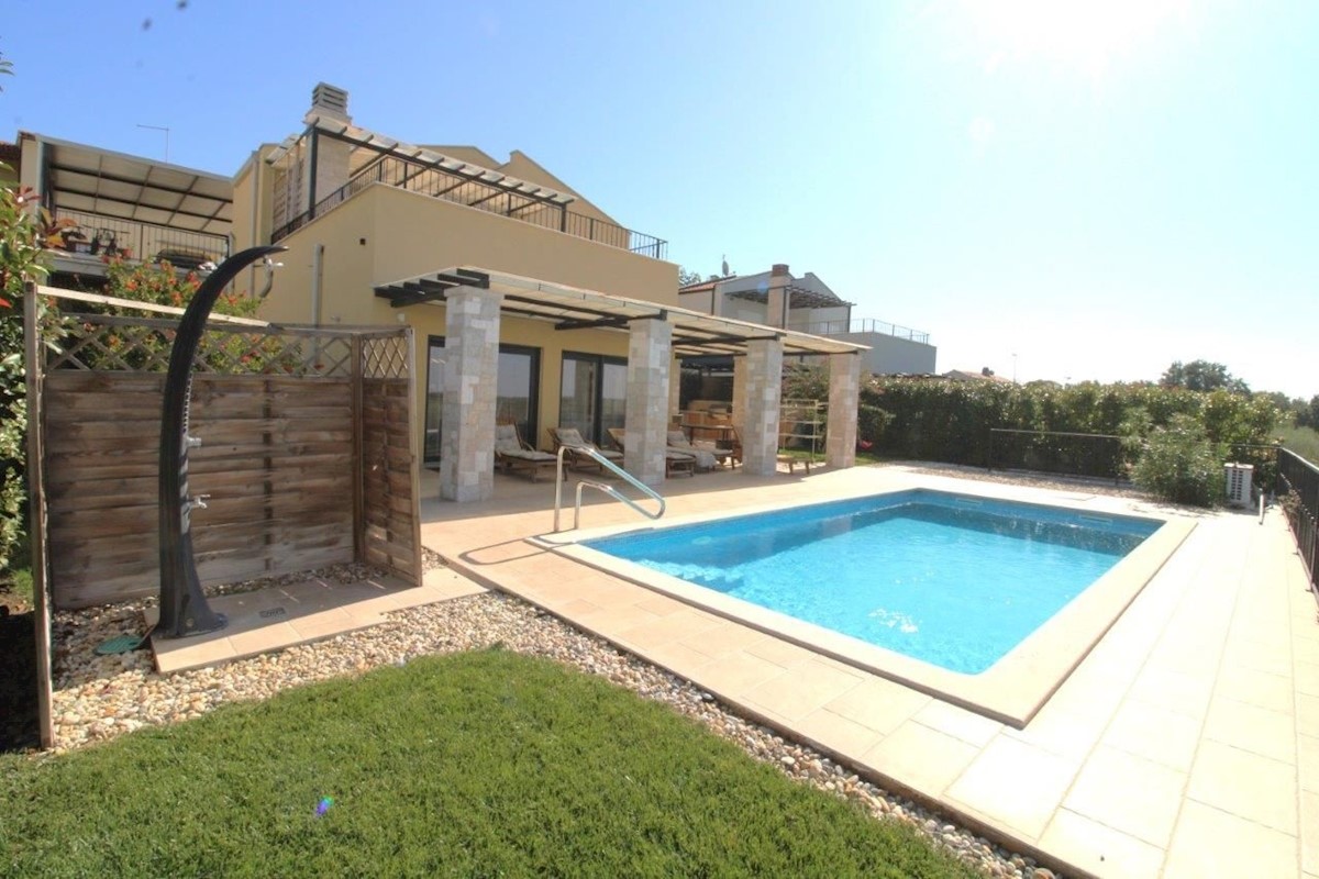 UMAGO-VILLA CON PISCINA E VISTA MARE PANORAMICA