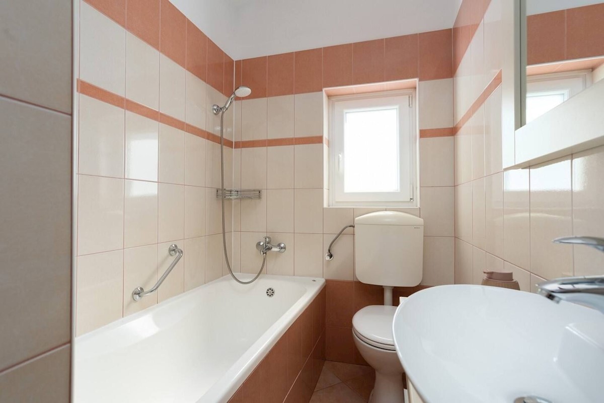 PARENZO DINTORNI - CASA A SCHIERA  IN VENDITA
