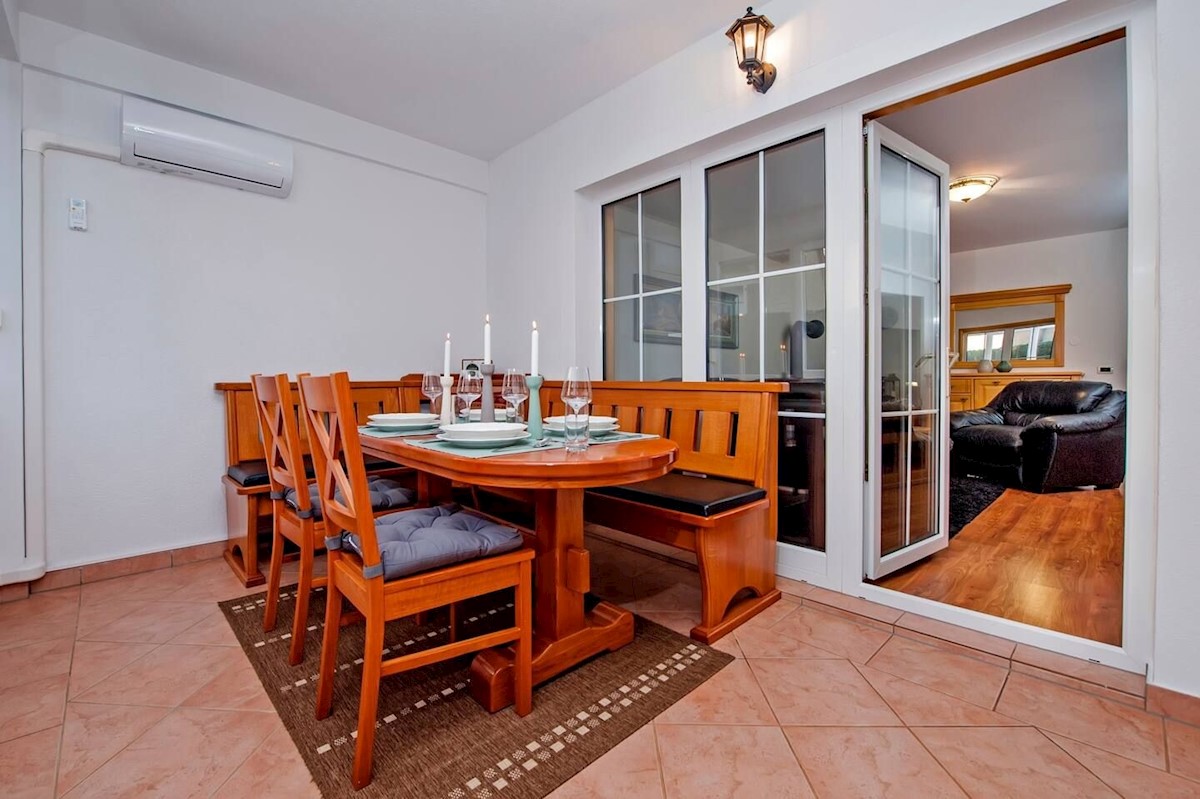 PARENZO DINTORNI - CASA A SCHIERA  IN VENDITA