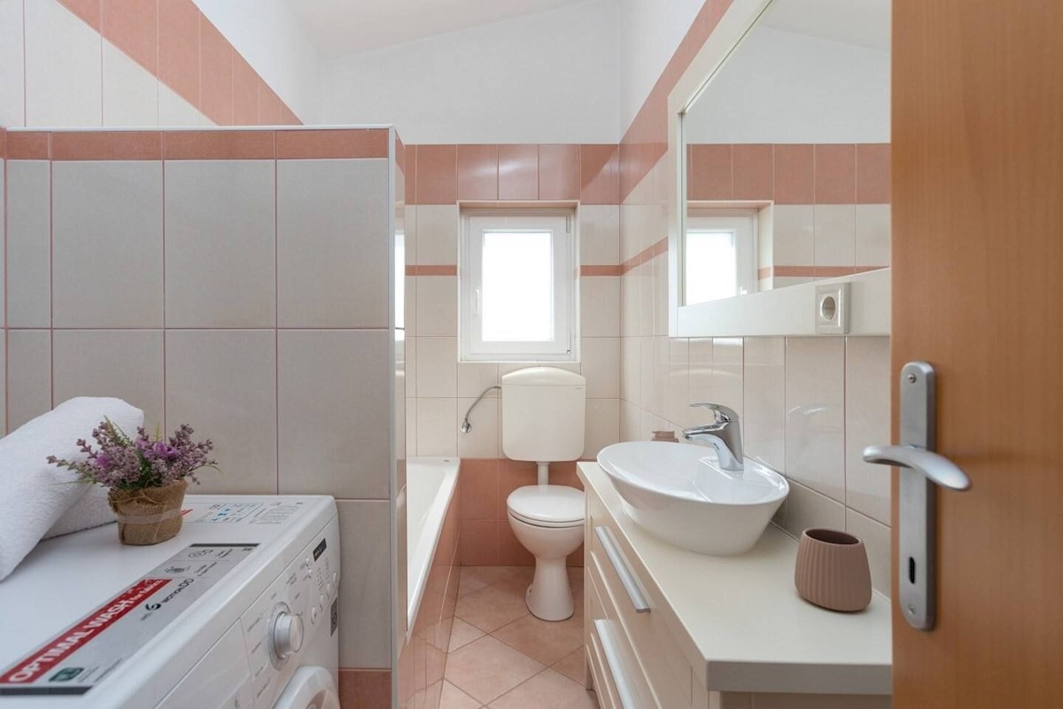 PARENZO DINTORNI - CASA A SCHIERA  IN VENDITA