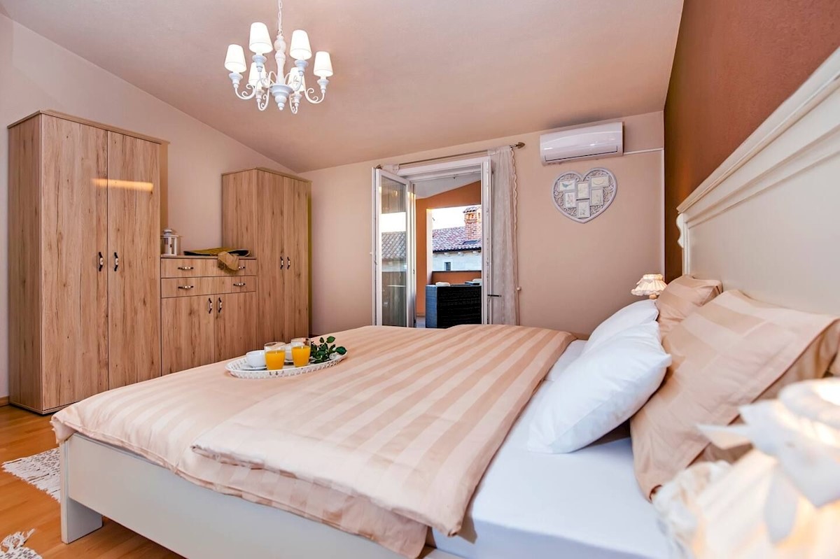 PARENZO DINTORNI - CASA A SCHIERA  IN VENDITA