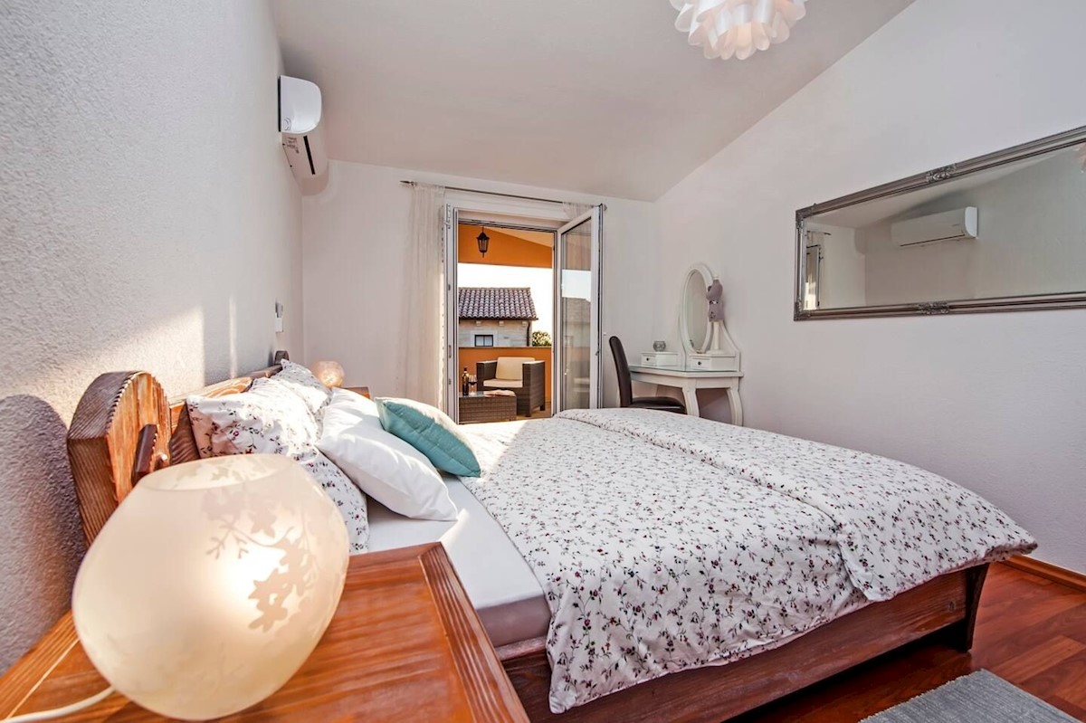 PARENZO DINTORNI - CASA A SCHIERA  IN VENDITA