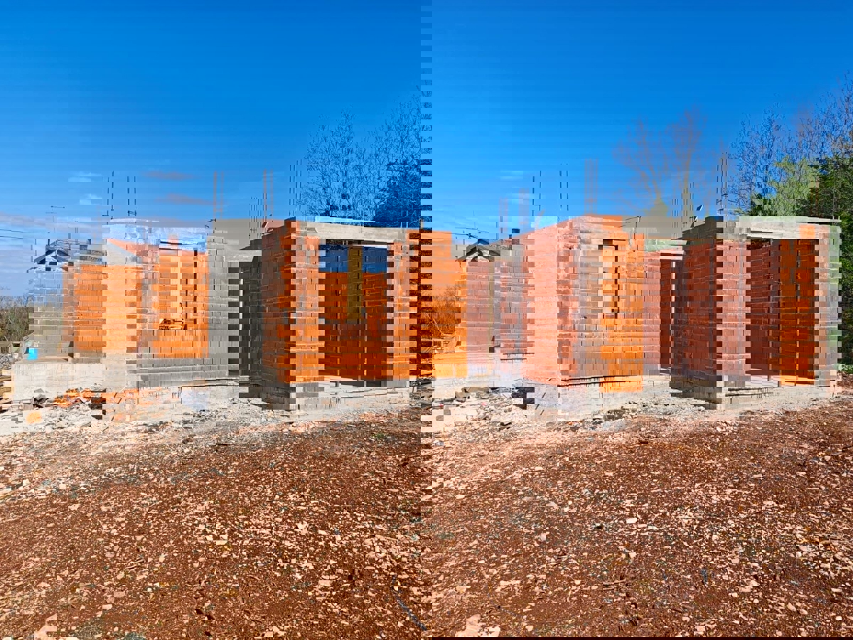 MUNTRILJ - CASA MODERNA IN COSTRUZIONE IN VENDITA