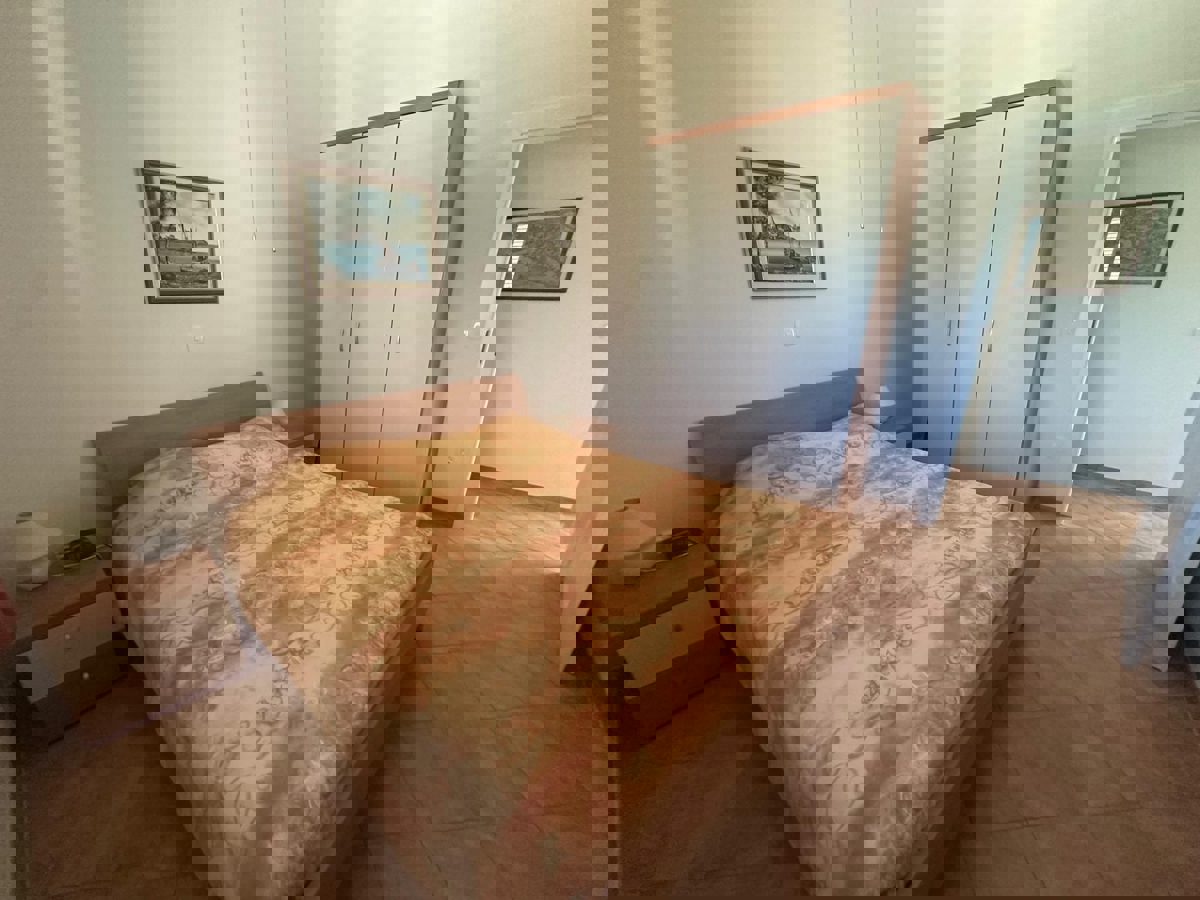 KAŠTELIR - CASA CON PISCINA IMMERSA NEL VERDE