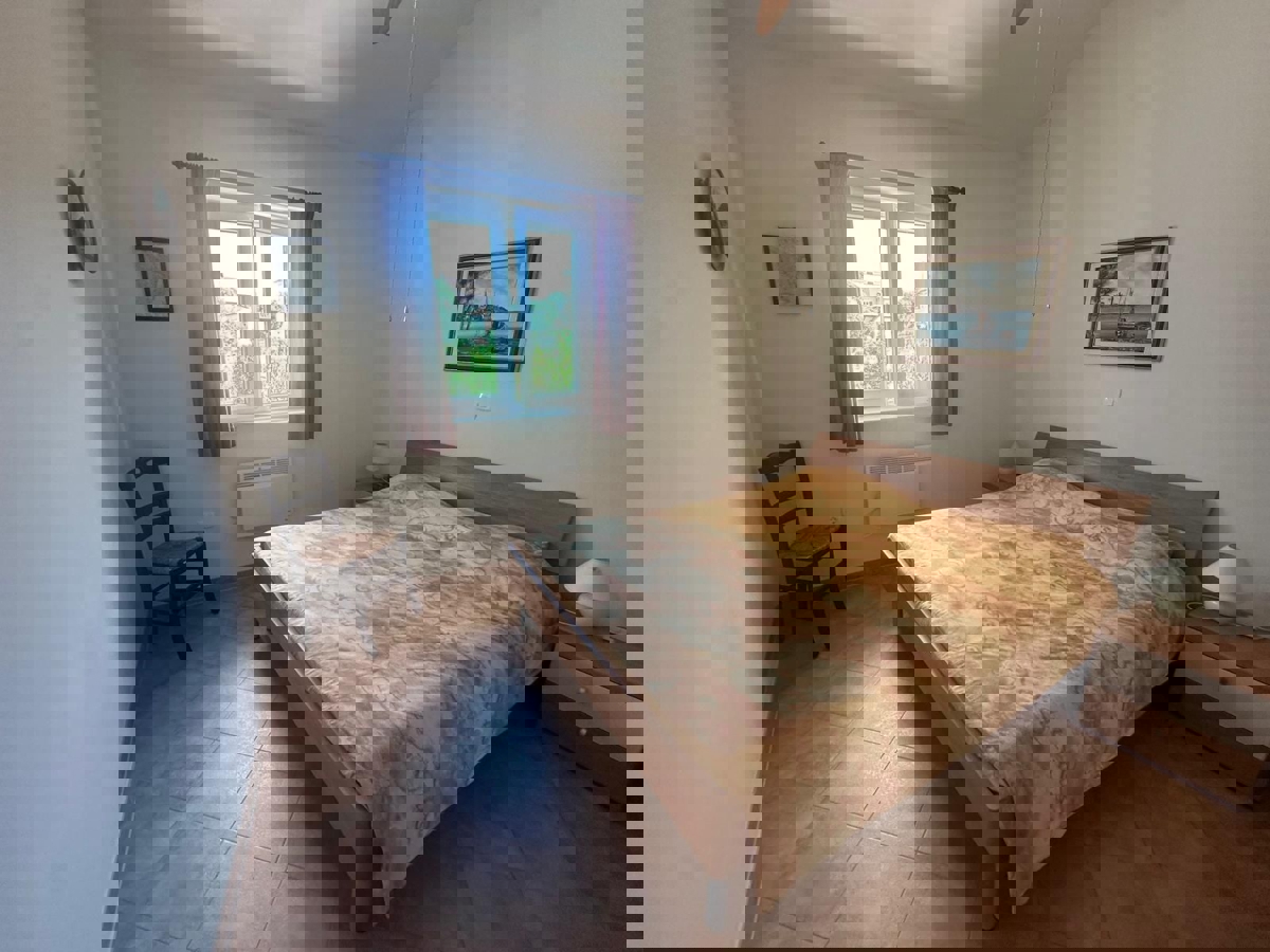 KAŠTELIR - CASA CON PISCINA IMMERSA NEL VERDE