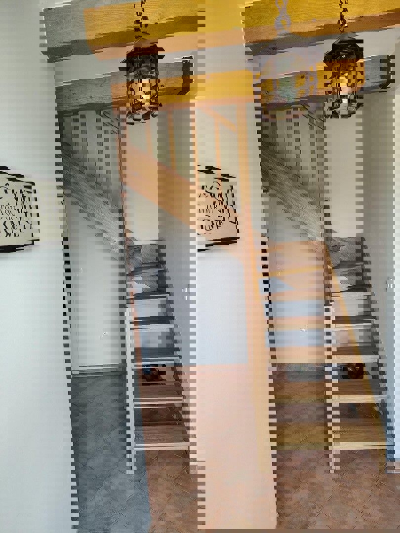 KAŠTELIR - CASA CON PISCINA IMMERSA NEL VERDE