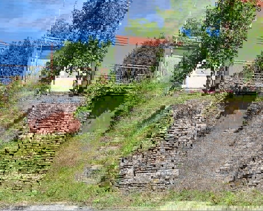 GROŽNJAN - CASA IN PIETRA DA RISTRUTTURARE VISTA MARE