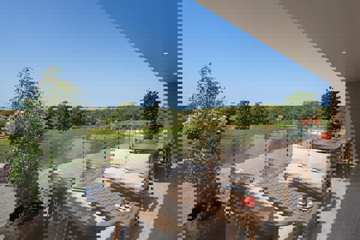 DINTORNI DI PARENZO - CASA BIFAMIGLIARE  CON PISCINA IN VENDITA