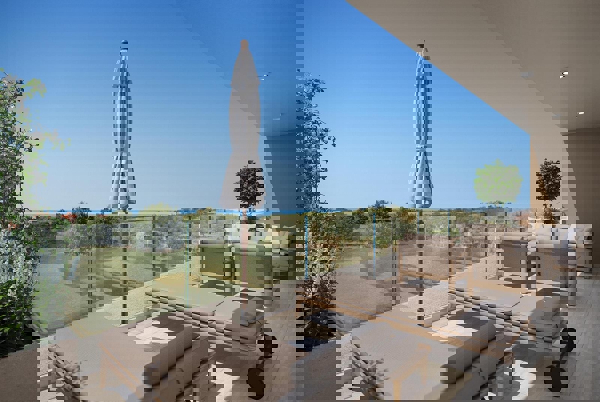 DINTORNI DI PARENZO - CASA BIFAMIGLIARE  CON PISCINA IN VENDITA