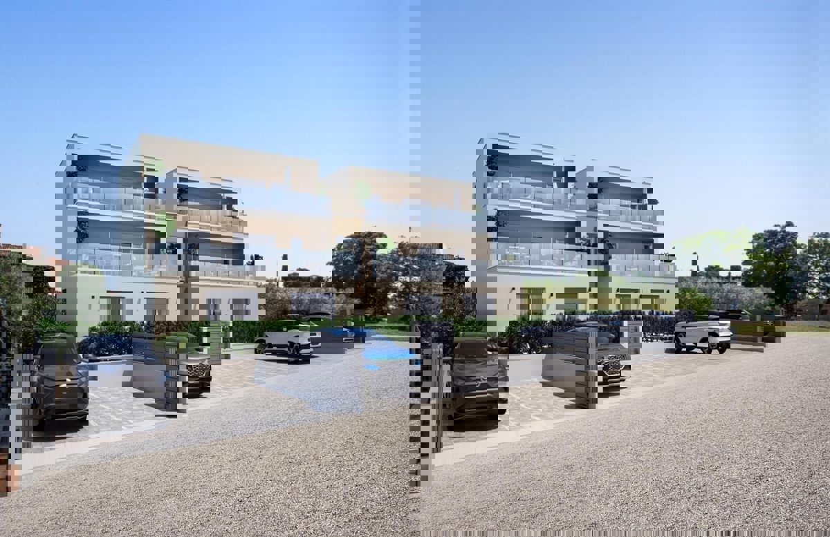 DINTORNI DI PARENZO - CASA BIFAMIGLIARE  CON PISCINA IN VENDITA