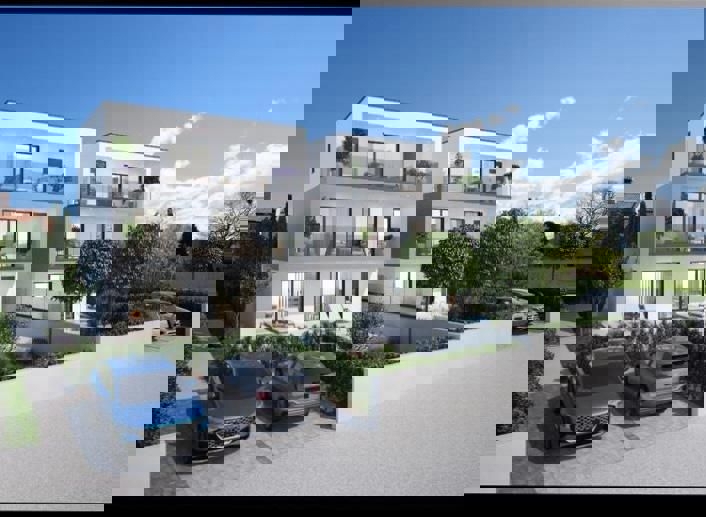 DINTORNI DI PARENZO - CASA BIFAMIGLIARE  CON PISCINA IN VENDITA