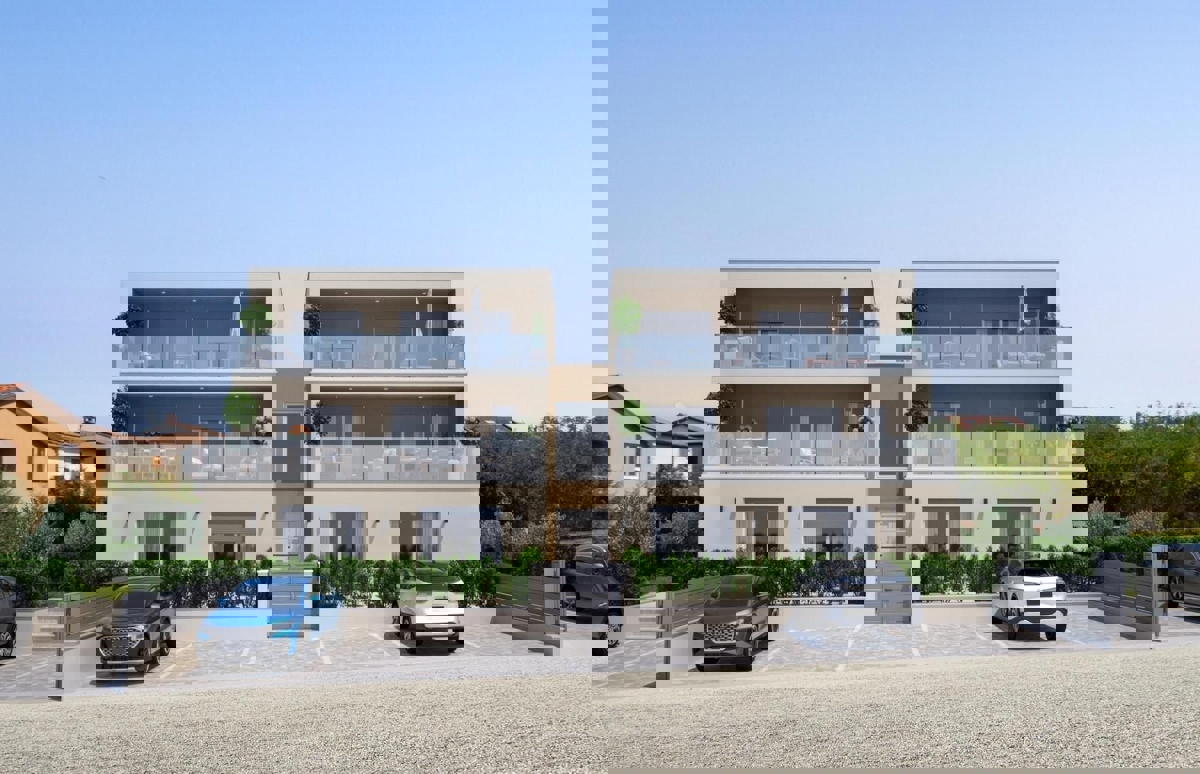 DINTORNI DI PARENZO - CASA BIFAMIGLIARE  CON PISCINA IN VENDITA