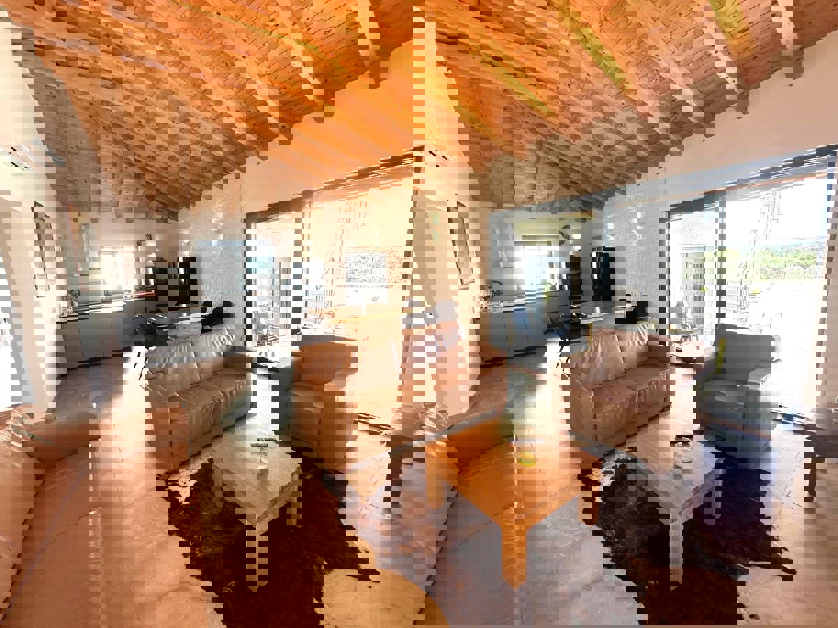 PARENZO - CASA IN VENDITA CON TERRAZZA SUL TETTO VISTA MARE