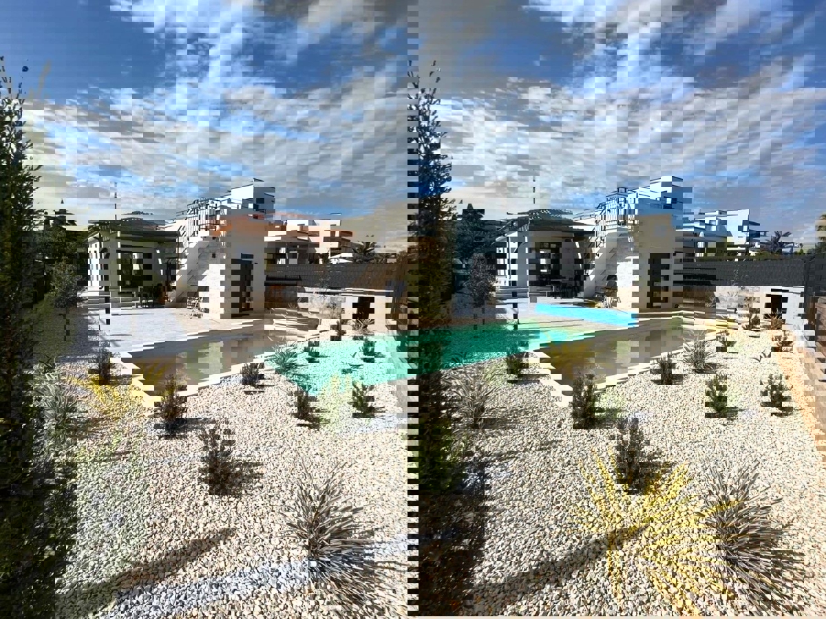 PARENZO - CASA IN VENDITA CON TERRAZZA SUL TETTO VISTA MARE