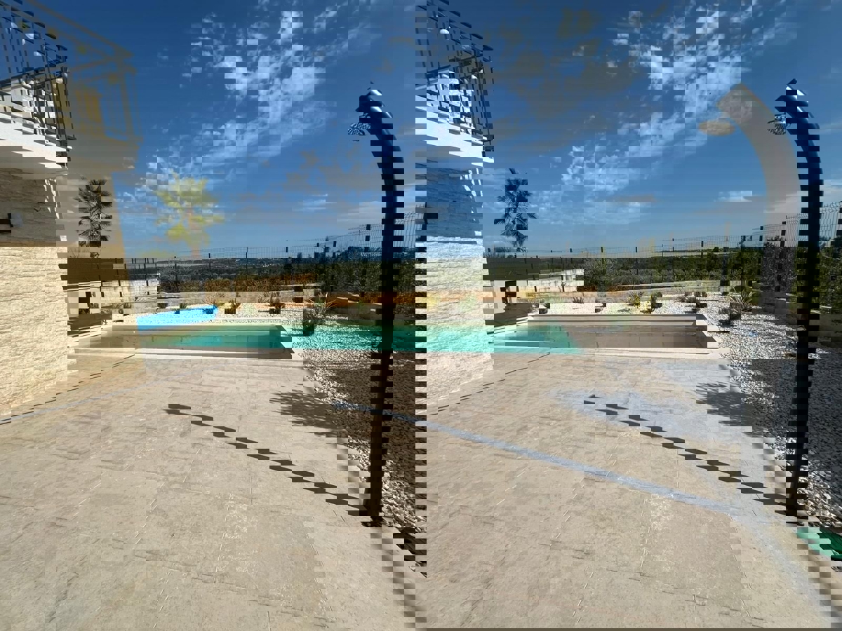 PARENZO - CASA IN VENDITA CON TERRAZZA SUL TETTO VISTA MARE