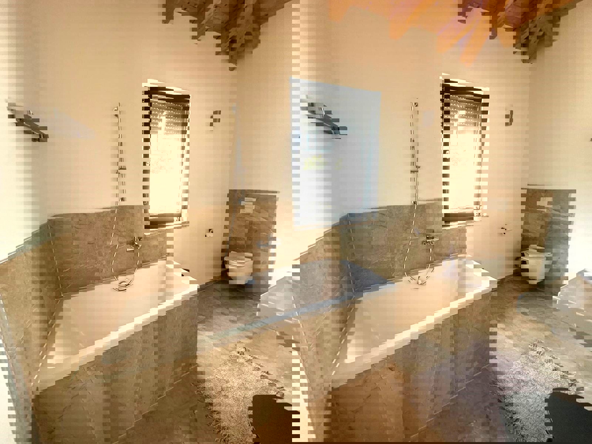 PARENZO - CASA IN VENDITA CON TERRAZZA SUL TETTO VISTA MARE