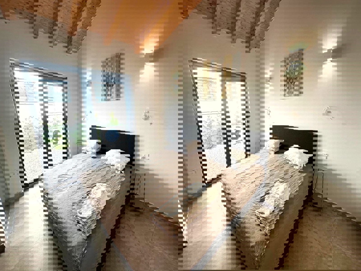 PARENZO - CASA IN VENDITA CON TERRAZZA SUL TETTO VISTA MARE