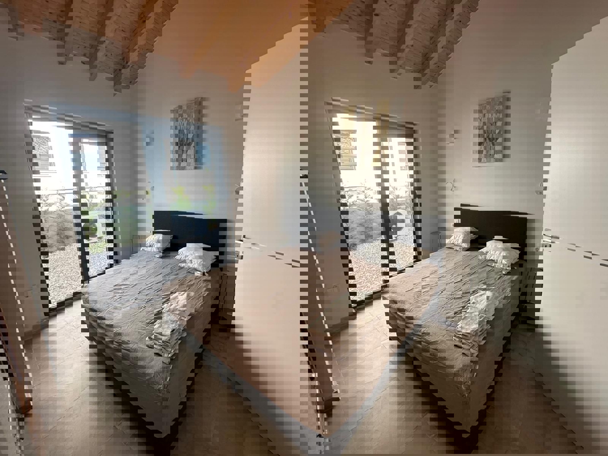 PARENZO - CASA IN VENDITA CON TERRAZZA SUL TETTO VISTA MARE