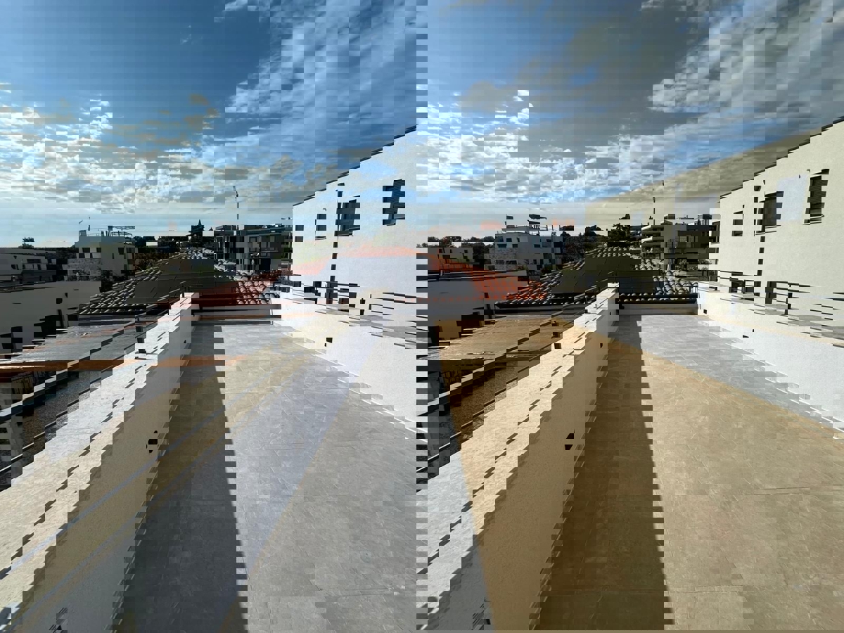 PARENZO - CASA IN VENDITA CON TERRAZZA SUL TETTO VISTA MARE