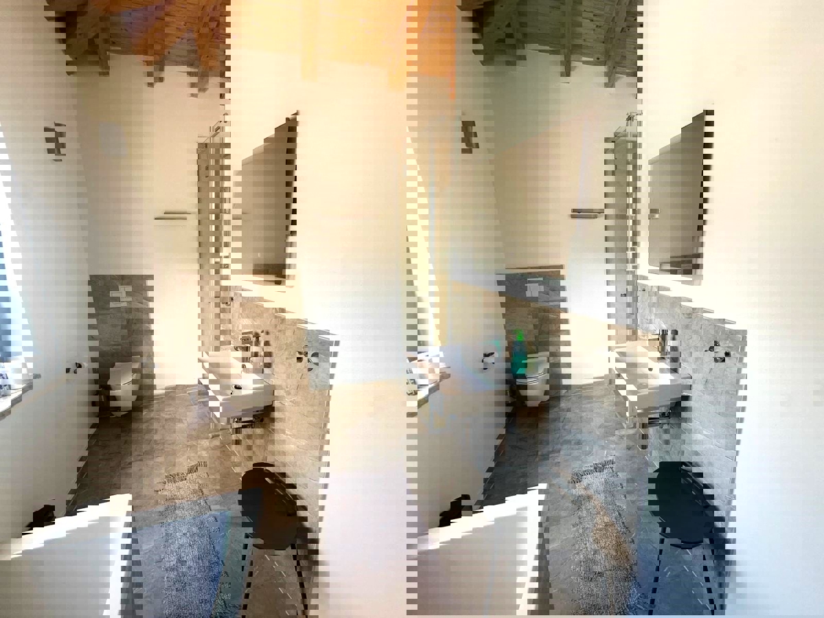 PARENZO - CASA IN VENDITA CON TERRAZZA SUL TETTO VISTA MARE