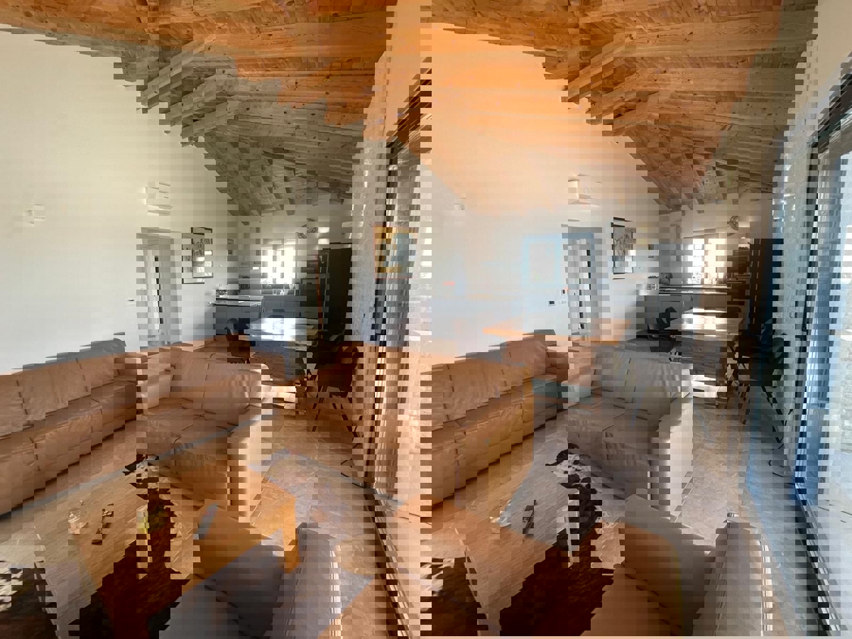 PARENZO - CASA IN VENDITA CON TERRAZZA SUL TETTO VISTA MARE