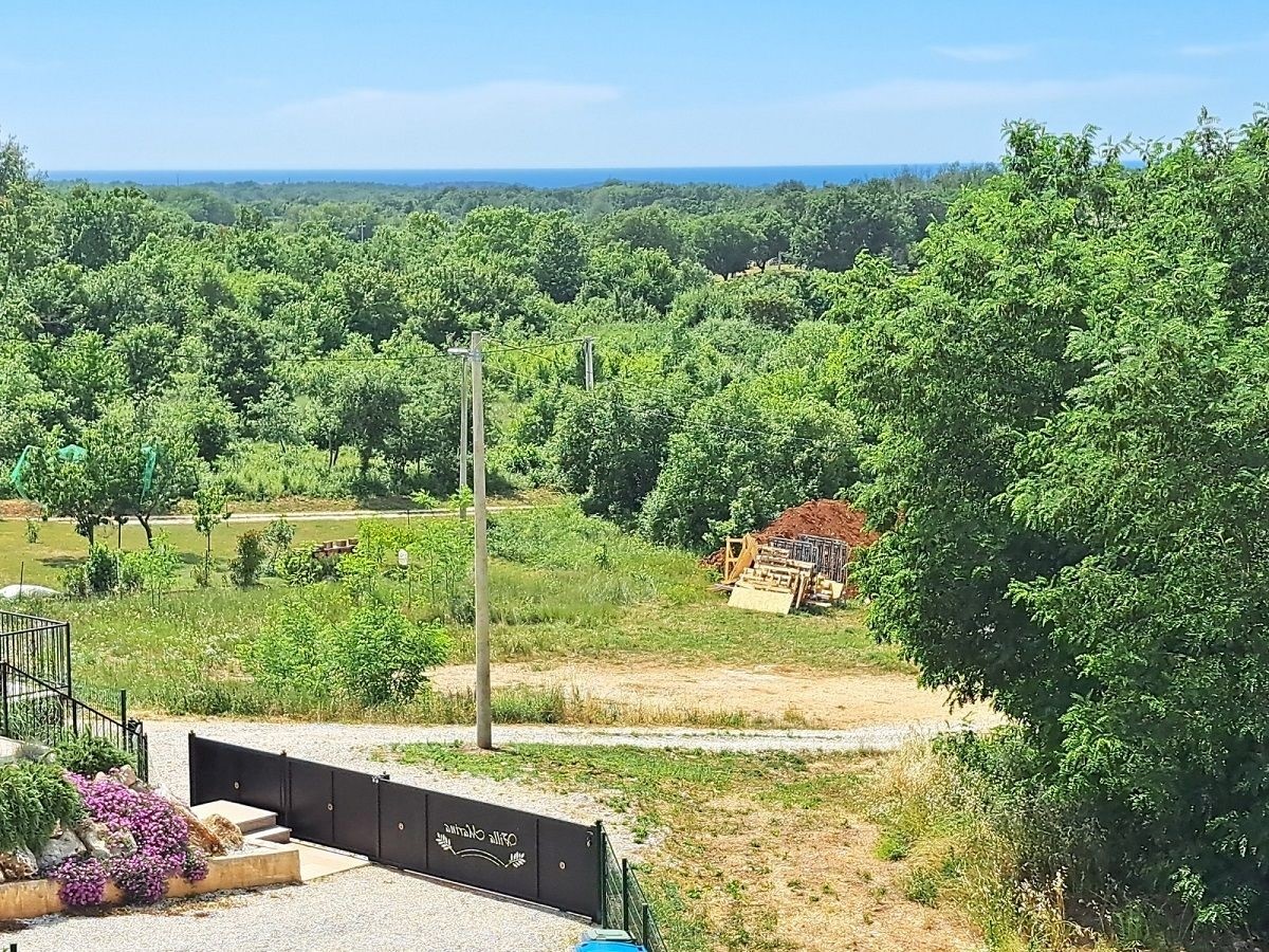  POREČ DINTORNI-TERRENO EDILIZIAOCON INIZIO COSTRUZIONE IN VENDITA