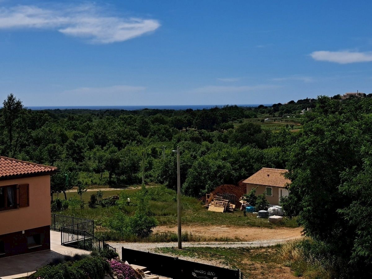  POREČ DINTORNI-TERRENO EDILIZIAOCON INIZIO COSTRUZIONE IN VENDITA