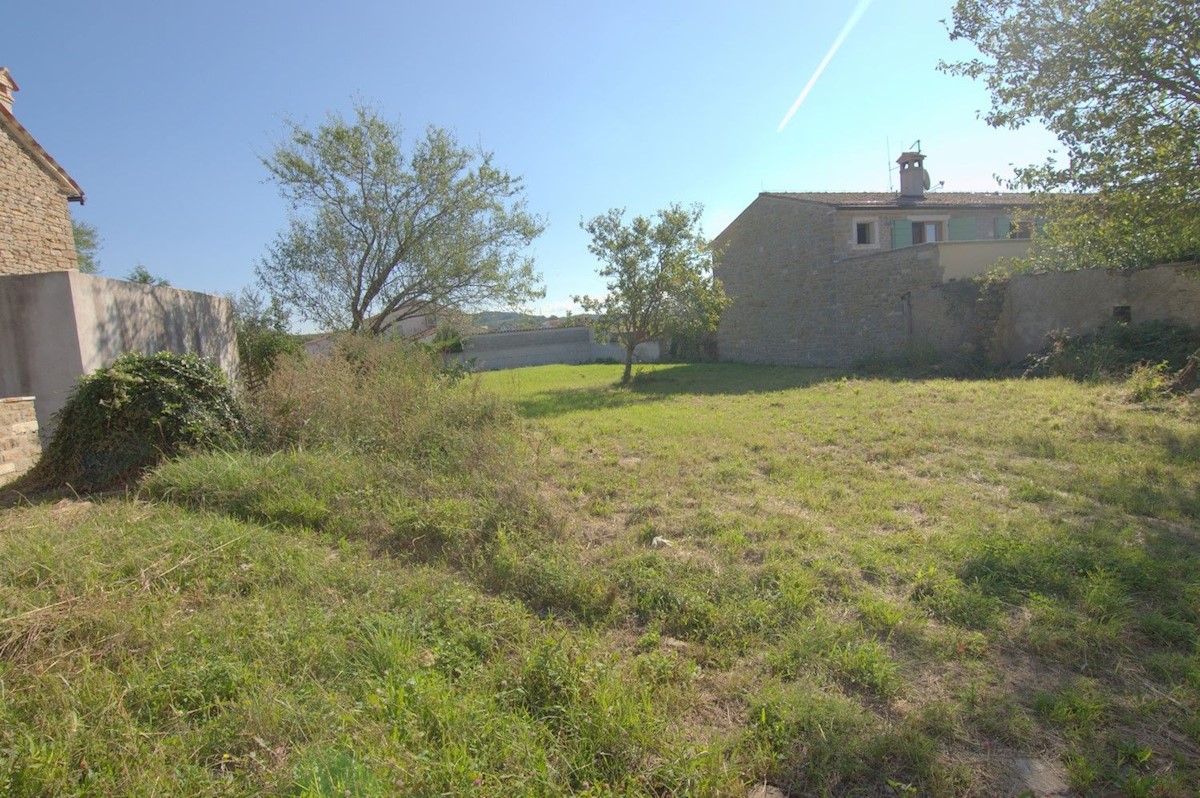 DINTORNI DI BUJE - TERRENO CON PERMESSO DI COSTRUIRE PER COSTRUIRE UNA PENSIONE