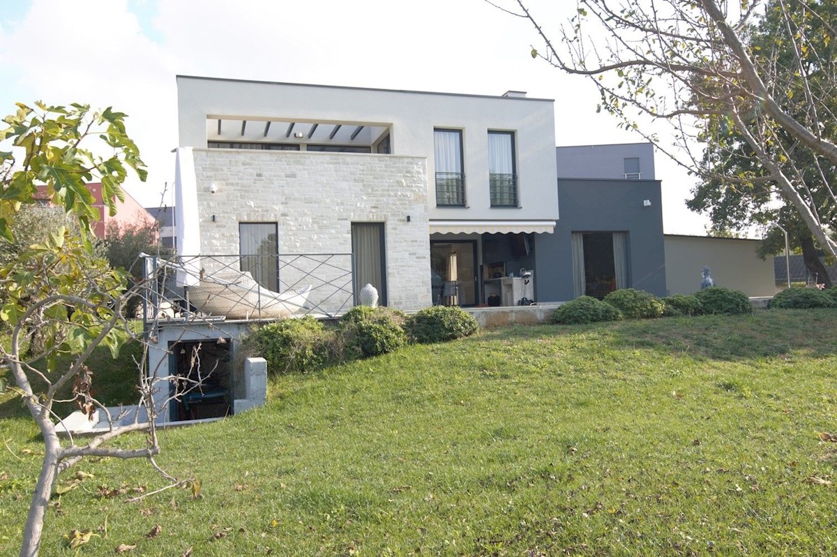 PARENZO-VILLA MODERNA DI LUSSO IN VENDITA