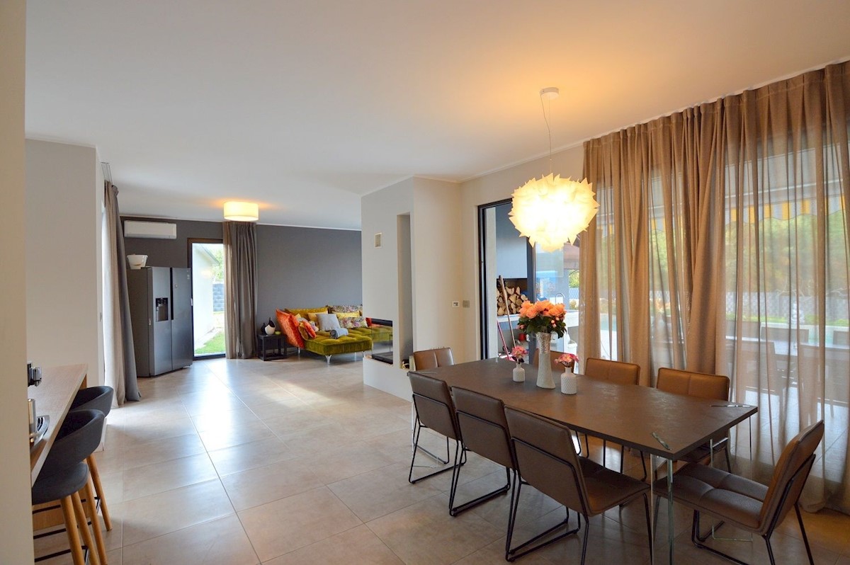 PARENZO-VILLA MODERNA DI LUSSO IN VENDITA