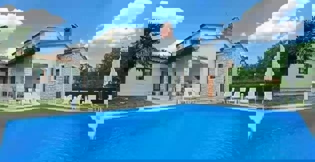  PARENZO  D INTORNI- VILLA IN VENDITA CON PISCINA