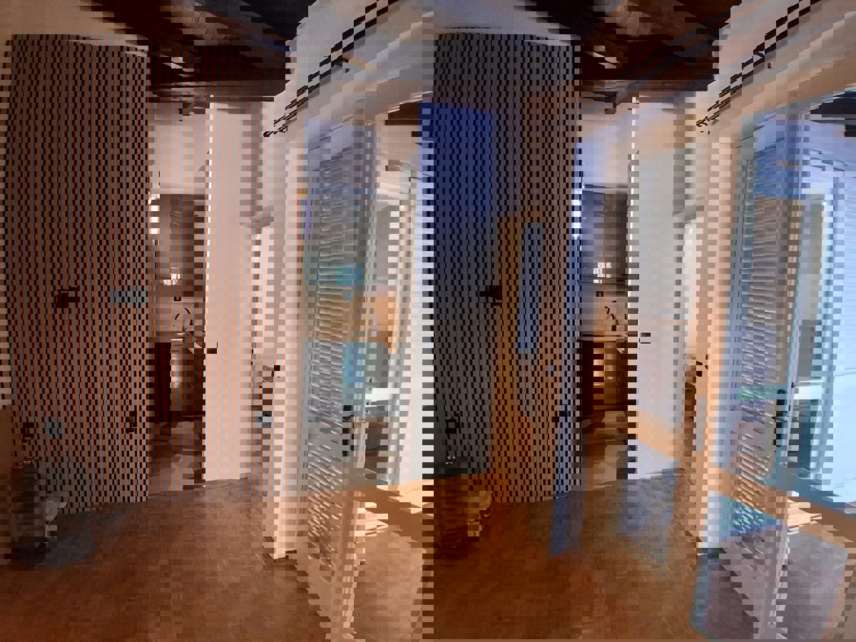  ČERVAR PORAT-CASA IN VENDITA  A 150 M DALLA SPIAGGIA