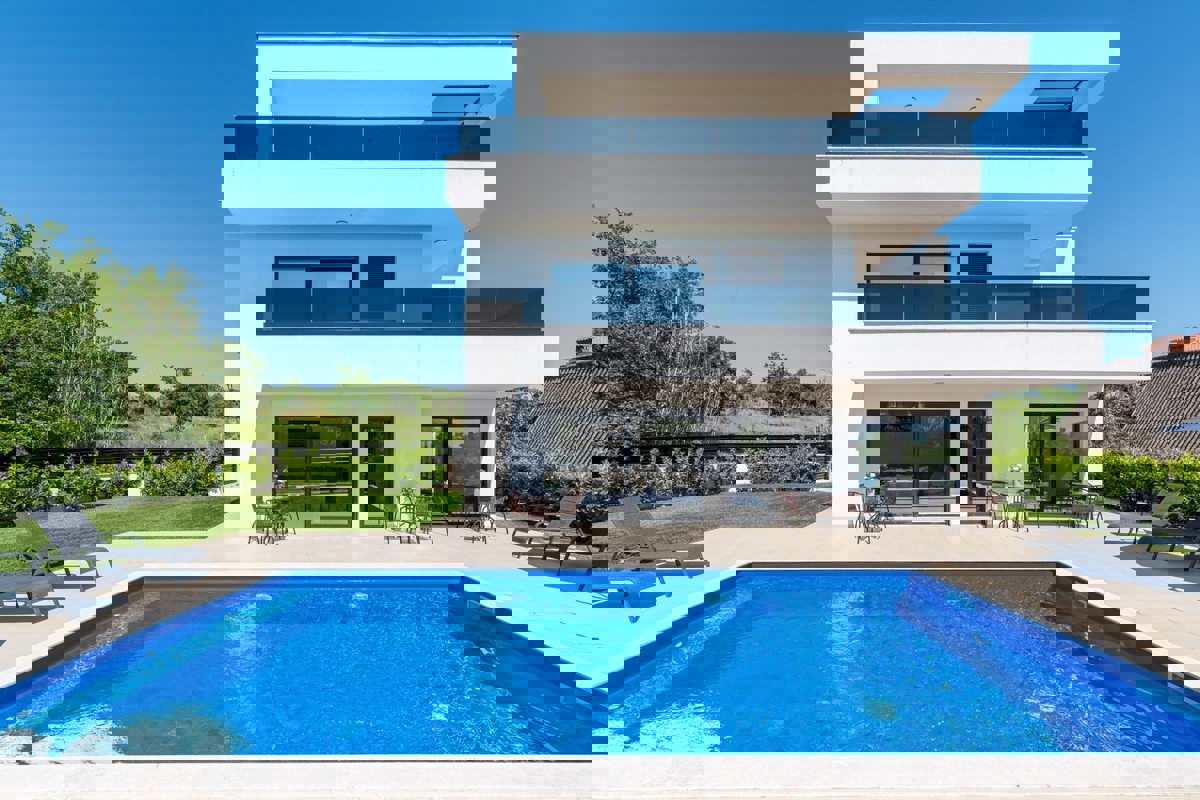 AGENZIA ESCLUSIVA - VABRIGA - VILLA MODERNA IN VENDITA CON SPLENDIDA VISTA MARE