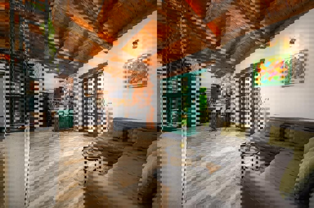 KAŠTELIR - AFFASCINANTE CASA AL PIANO TERRA CON GARAGE IN VENDITA