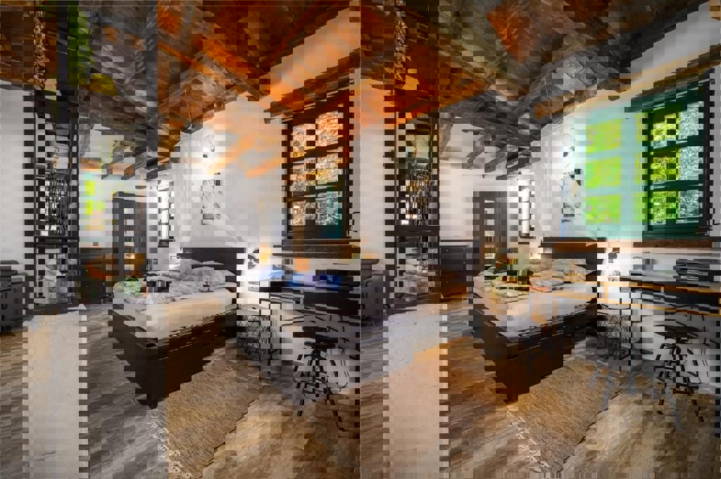 KAŠTELIR - AFFASCINANTE CASA AL PIANO TERRA CON GARAGE IN VENDITA