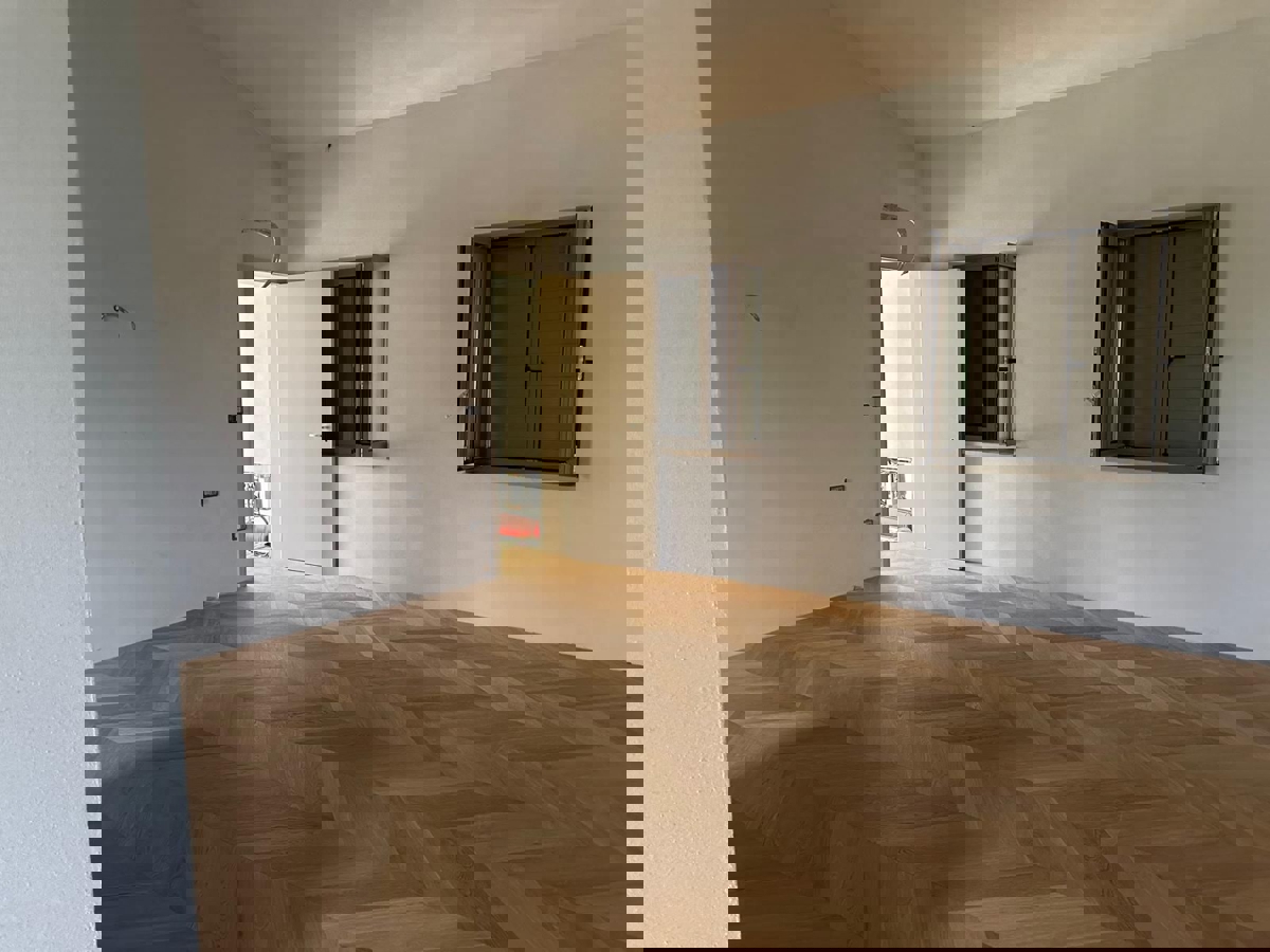 POREČ DINTORNI - VILLA MODERNA DI LUSSO IN VENDITA