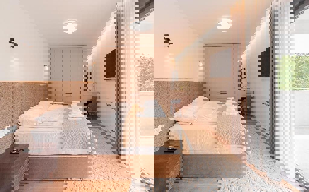 PARENZO 2 KM-VILLA DI LUSSO CON PISCINA IN VENDITA