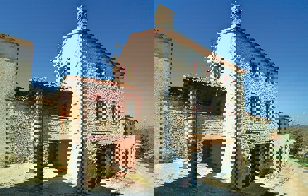 VIŠNJAN - CASA IN PIETRA RISTRUTTURATA IN VENDITA
