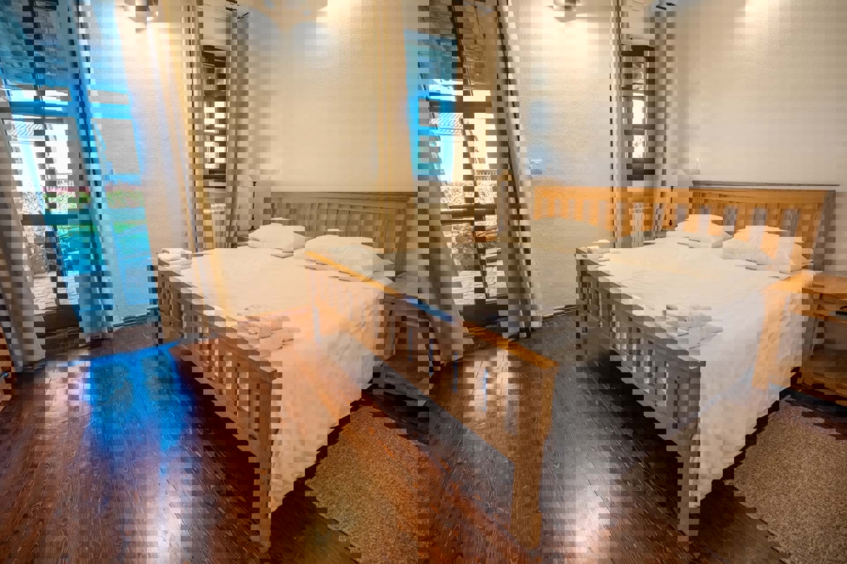 ESCLUSIVA - SVETI LOVREC - HERAKI - CASA IN PIETRA CON PISCINA IN VENDITA