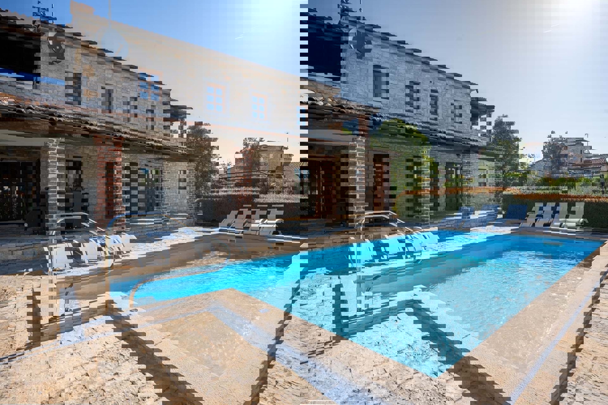 ESCLUSIVA - SVETI LOVREC - HERAKI - CASA IN PIETRA CON PISCINA IN VENDITA