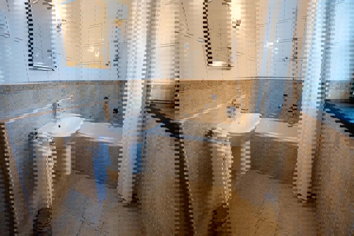 ESCLUSIVA - SVETI LOVREC - HERAKI - CASA IN PIETRA CON PISCINA IN VENDITA