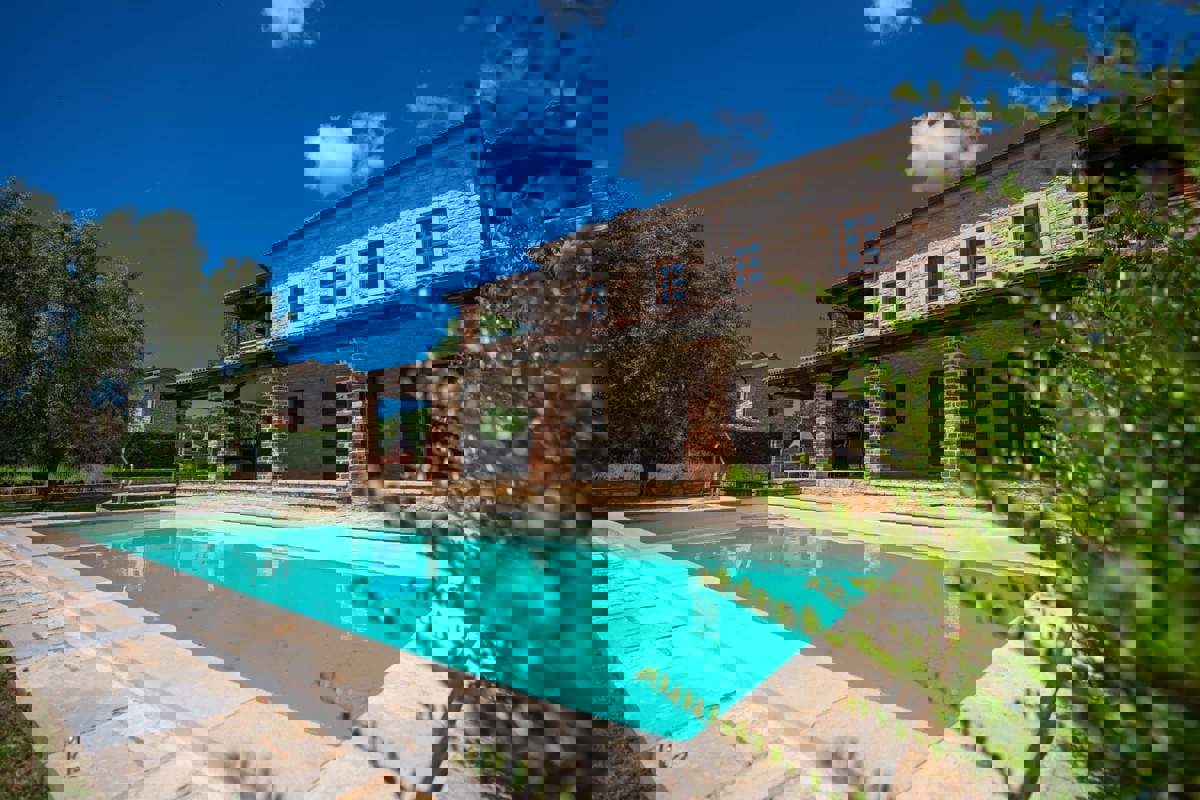 ESCLUSIVA - SVETI LOVREC - HERAKI - CASA IN PIETRA CON PISCINA IN VENDITA