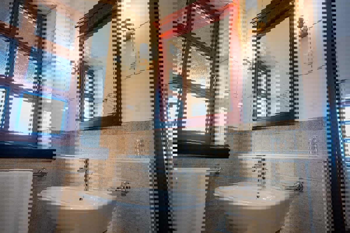 ESCLUSIVA - SVETI LOVREC - HERAKI - CASA IN PIETRA CON PISCINA IN VENDITA