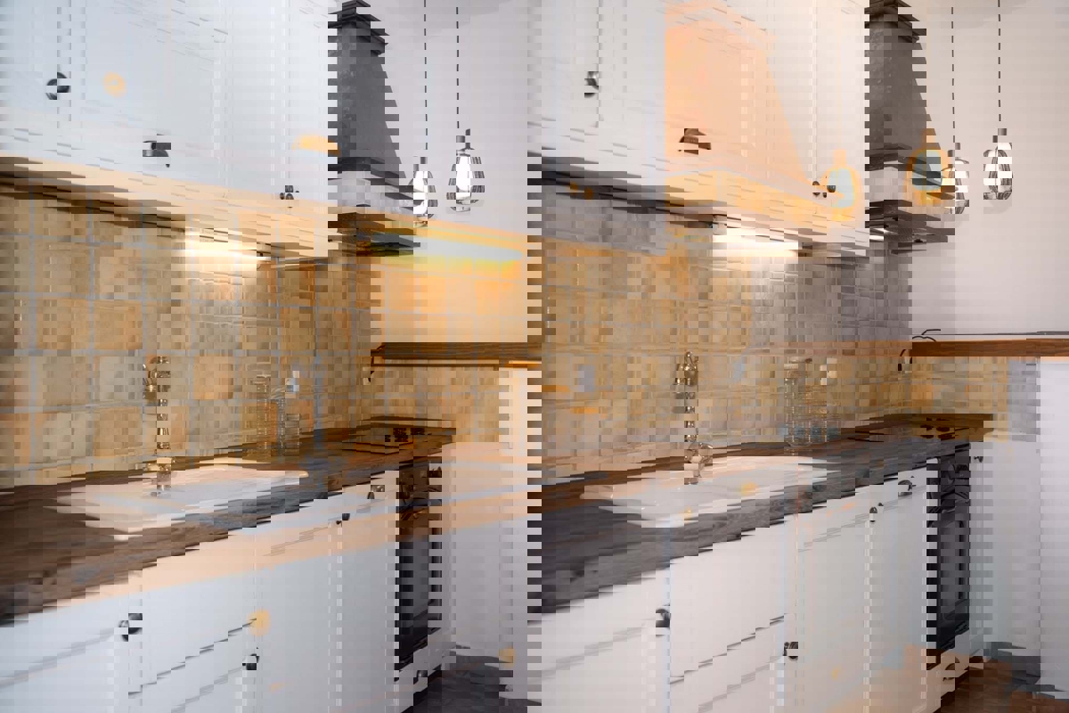 ESCLUSIVA - SVETI LOVREC - HERAKI - CASA IN PIETRA CON PISCINA IN VENDITA