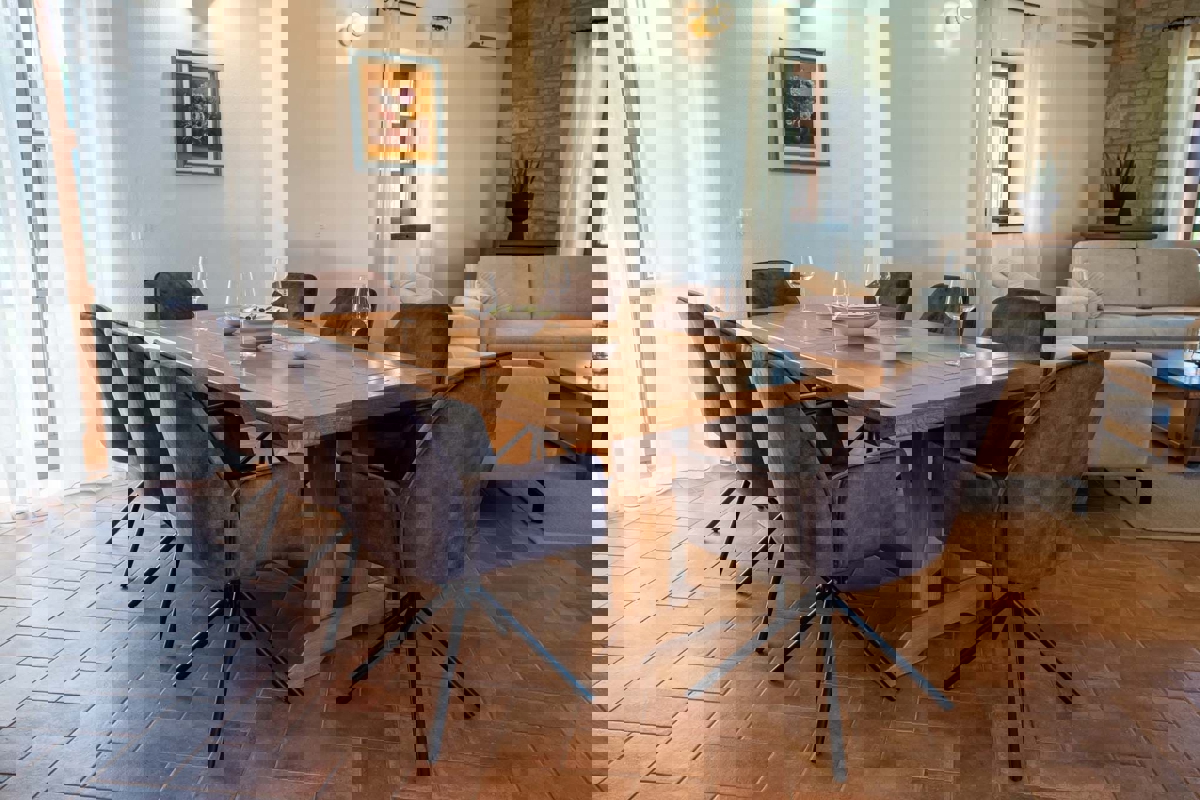 ESCLUSIVA - SVETI LOVREC - HERAKI - CASA IN PIETRA CON PISCINA IN VENDITA