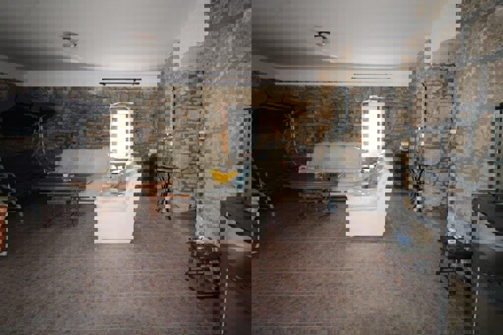 PARENZO-TENUTA IN PIETRA  VICINO A PARENZO E AL MARE